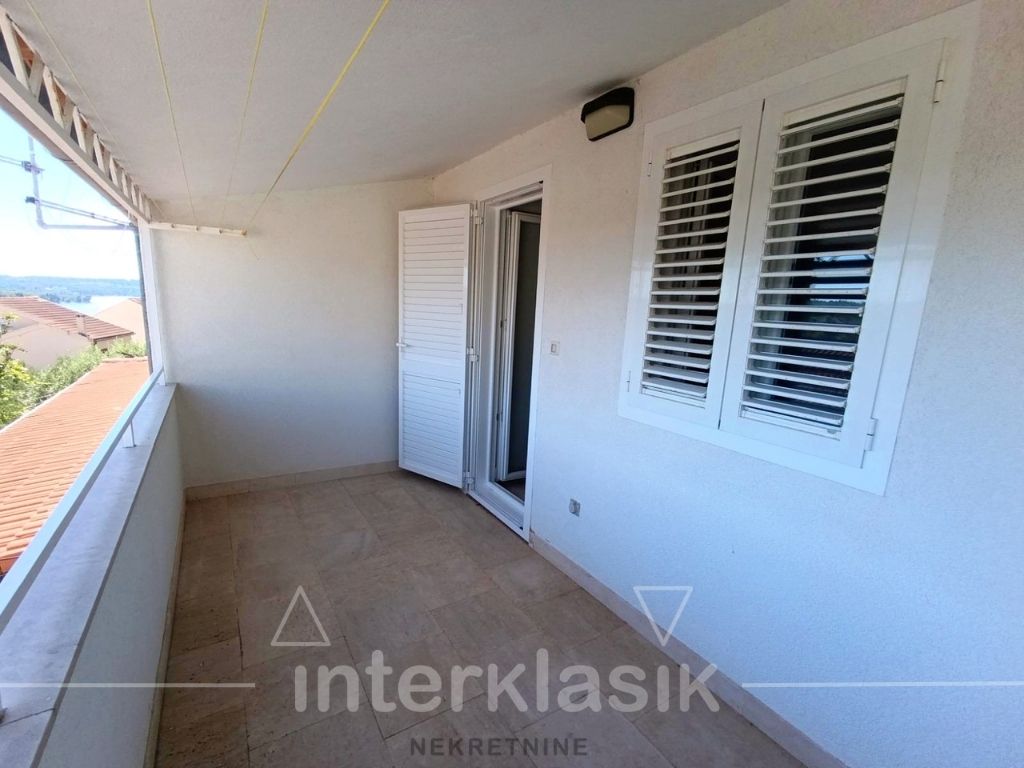 Prodaja, Milna, apartman, boravak + 2 sobe, terasa, prekrasan pogled