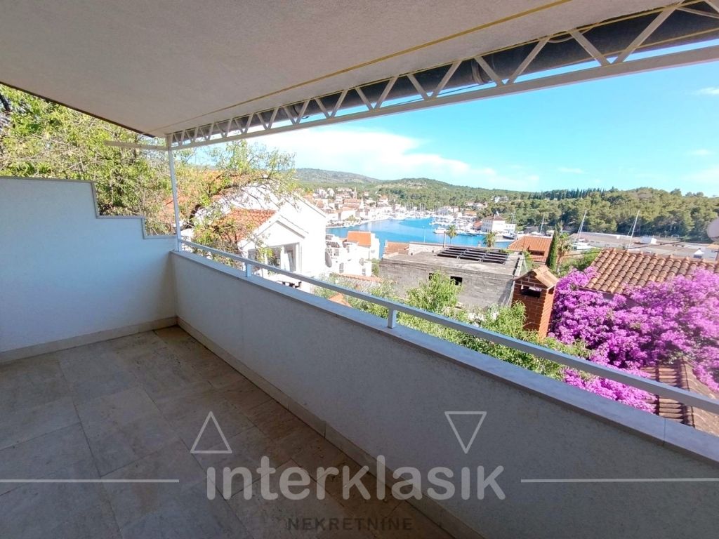 Prodaja, Milna, apartman, boravak + 2 sobe, terasa, prekrasan pogled