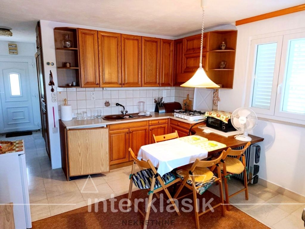 Prodaja, Milna, apartman, boravak + 2 sobe, terasa, prekrasan pogled