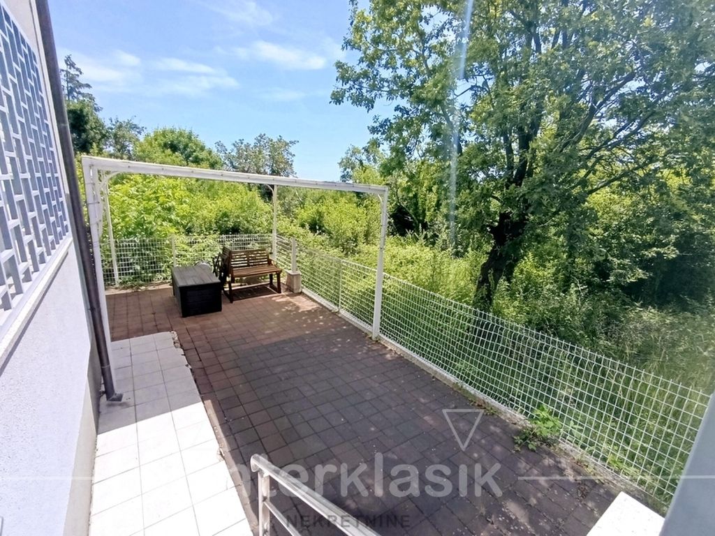Prodaja, prekrasan 4 sobni stan, Gorice, 100 m2, vrt