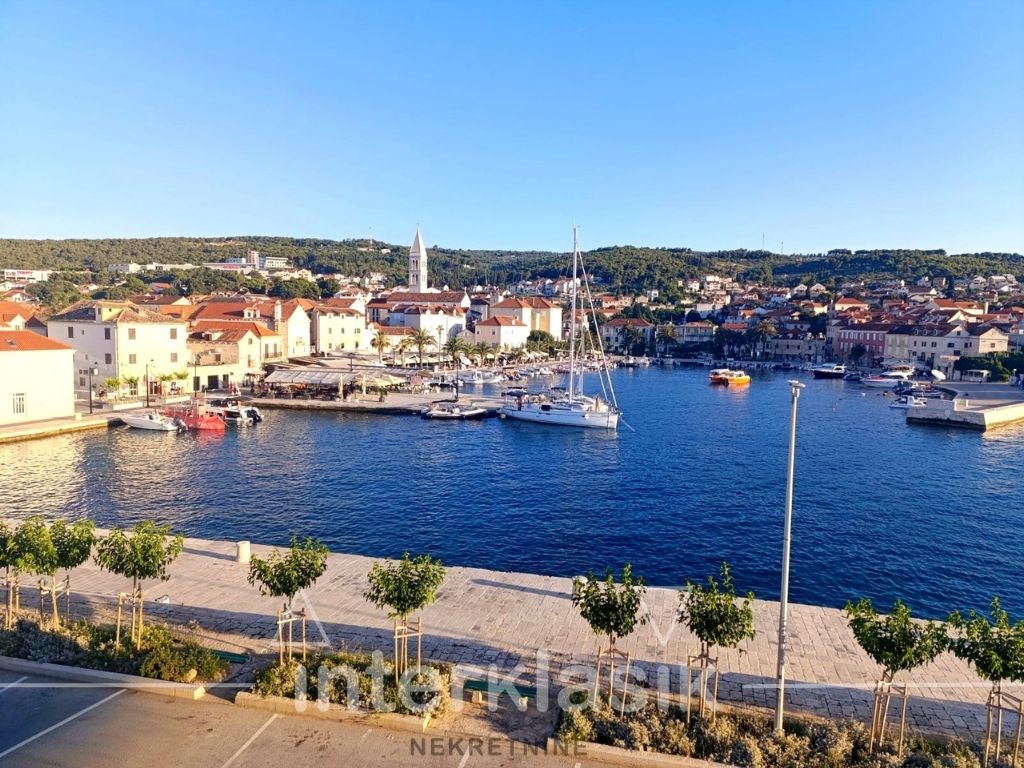 Prodaja, Milna, apartman, boravak + 2 sobe, terasa, prekrasan pogled