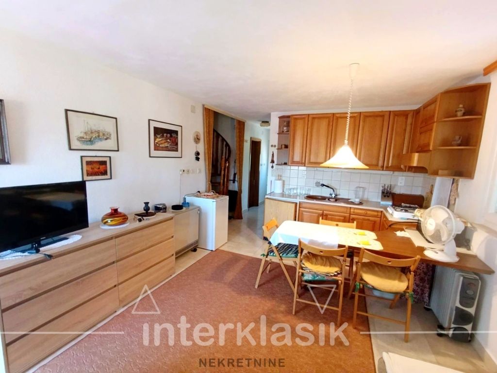 Prodaja, Milna, apartman, boravak + 2 sobe, terasa, prekrasan pogled