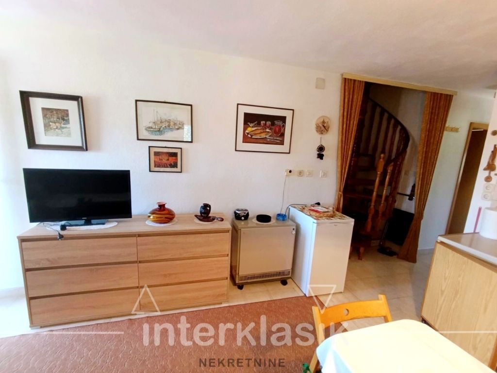Prodaja, Milna, apartman, boravak + 2 sobe, terasa, prekrasan pogled